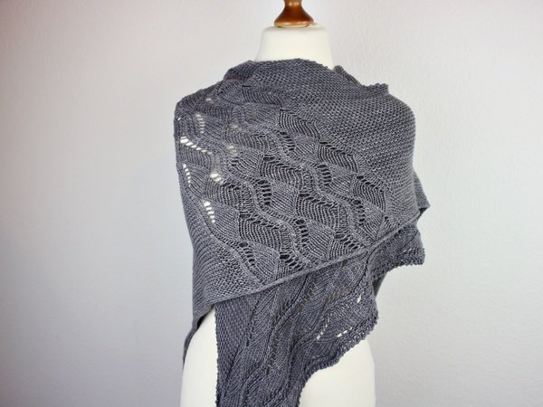 Knitting pattern shawl "The young Mouse"