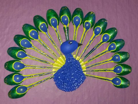 Bastelanleitung -Wandbild Pfau