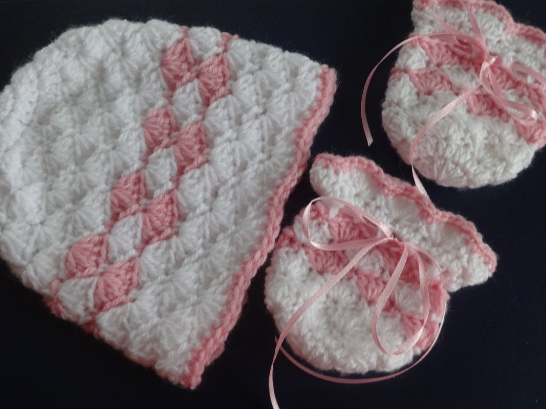 süße Mütze mit passenden Handschuhen für Babys 4-7 Monate