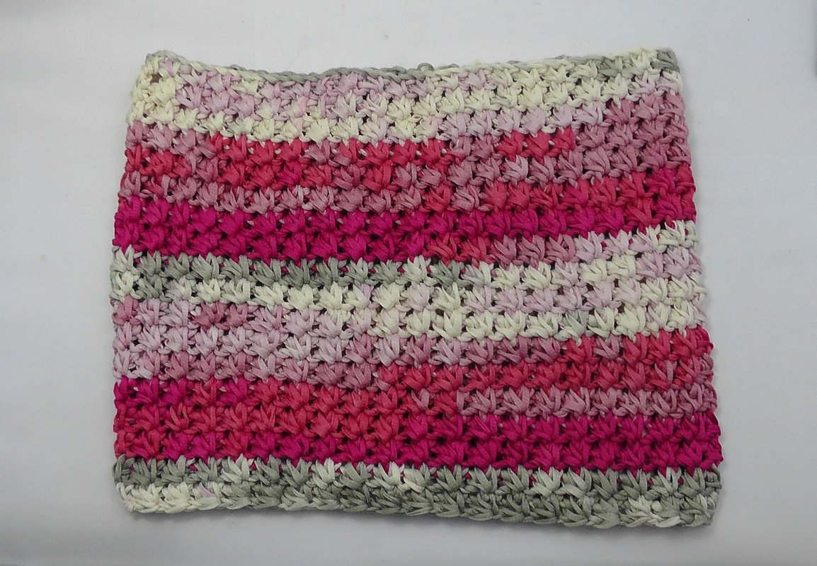 Loop Enna im Sternchenmuster gehäkelt