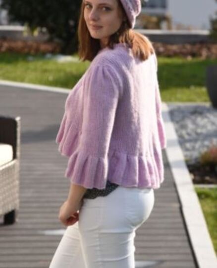 Rosa Jäckchen mit Rüschenblende