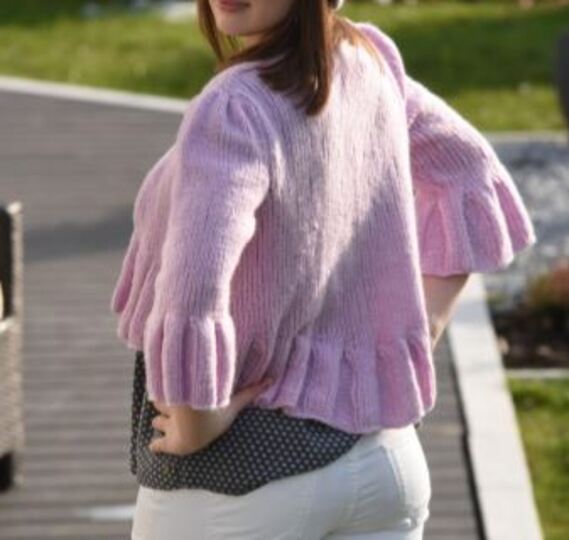 Rosa Jäckchen mit Rüschenblende