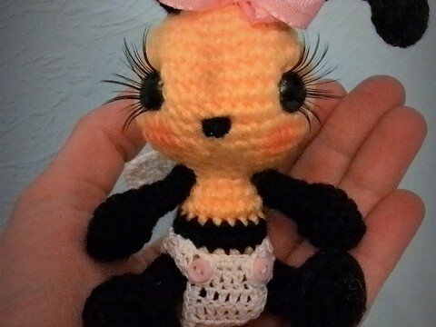 Kleine gehäkelte Biene "Luna"