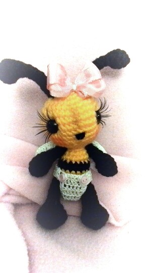 Kleine gehäkelte Biene "Luna"