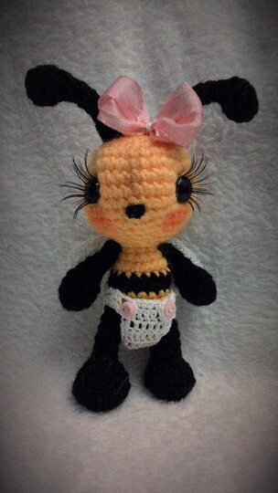 Kleine gehäkelte Biene "Luna"