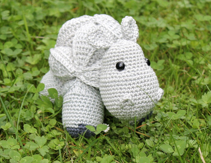 Crochet an Amish Puzzle Ball – a hippo that comes apart (EN & DE)
