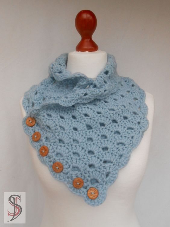 Hellblauer Neckwarmer 08/16