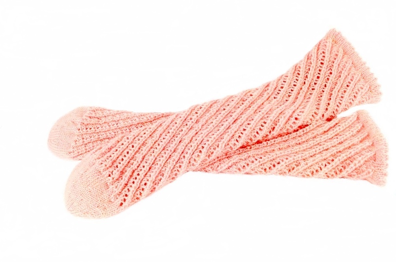 Luftige Spiralsocken mit Ajourmuster ohne Ferse stricken
