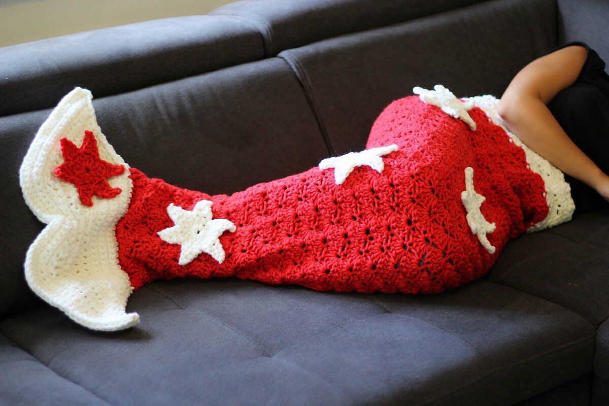 einfache Häkelanleitung für eine weihnachtliche Meerjungfrau-Decke