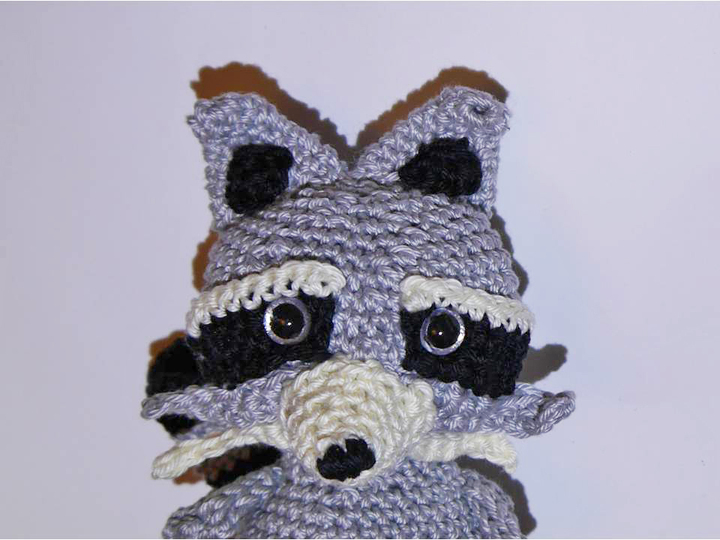 Kuscheltier Waschbär - auch als Greifling - Häkelanleitung