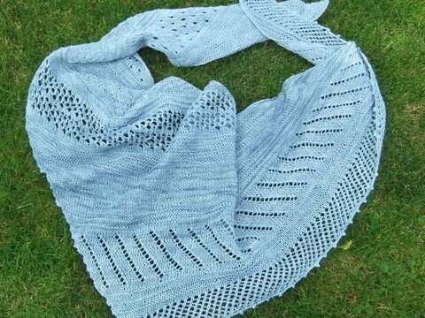 Trendiges Dreieckstuch "LaPuLi" - Handgestrickt für dich