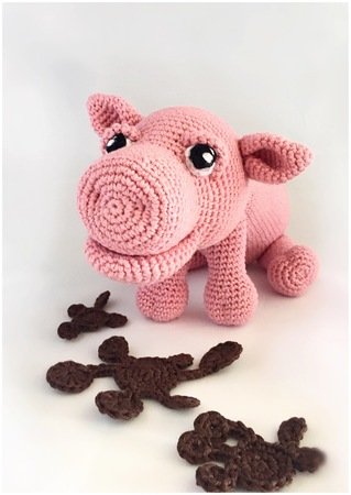 A nice pattern of a cute pig, clearly described with photos in Dutch, Deutsch and English US-terms