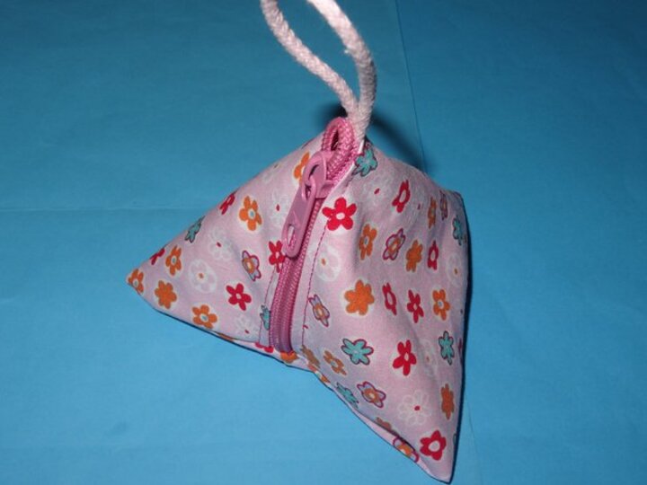 Pyramidentasche Schnullertasche Schlüsselanhänger nähen blitzschnell mit nur 6 Nähten