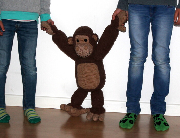 Gorilla häkeln – ein großes Kuscheltier von ca. 60 cm (deutsche Anleitung)