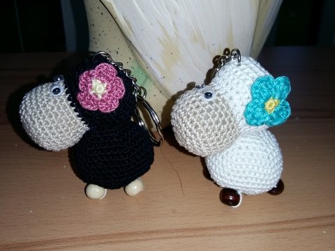 Schlüsselanhänger Schaf gehäkelt