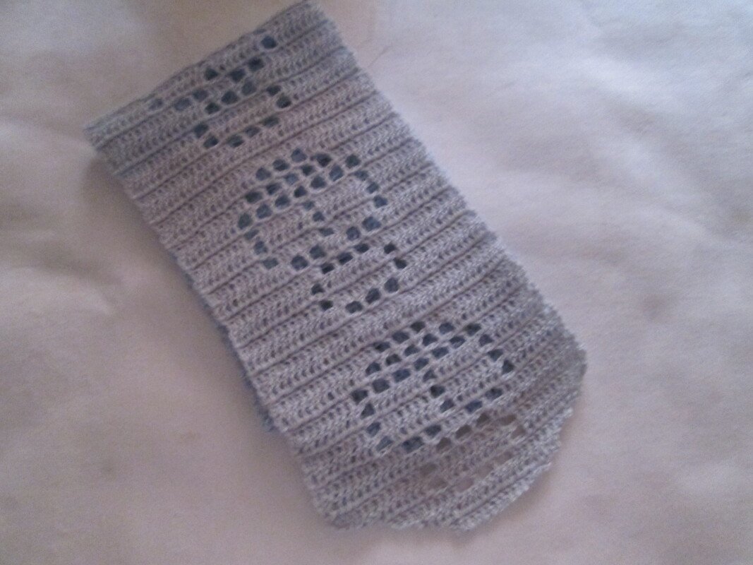 Schal mit Schädelmuster - gern auch Tischläufer ;)