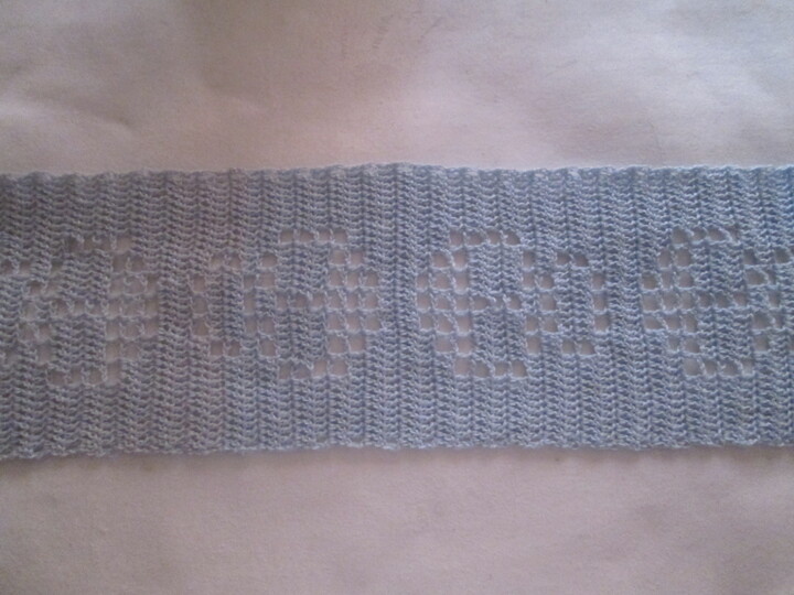 Schal mit Schädelmuster - gern auch Tischläufer ;)