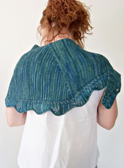 Strickanleitung Tuch halbrund – elegantes Design mit Blattkante "Hod On"