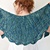 Strickanleitung Tuch halbrund – elegantes Design mit Blattkante "Hod On"