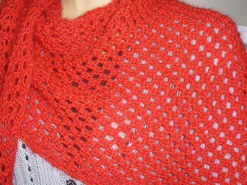 Dreiecktuch in rot gestrickt