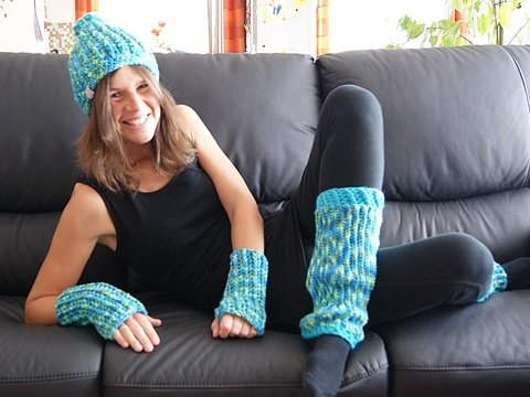 Winter-Set aus Haube, Stulpen und Legwarmers