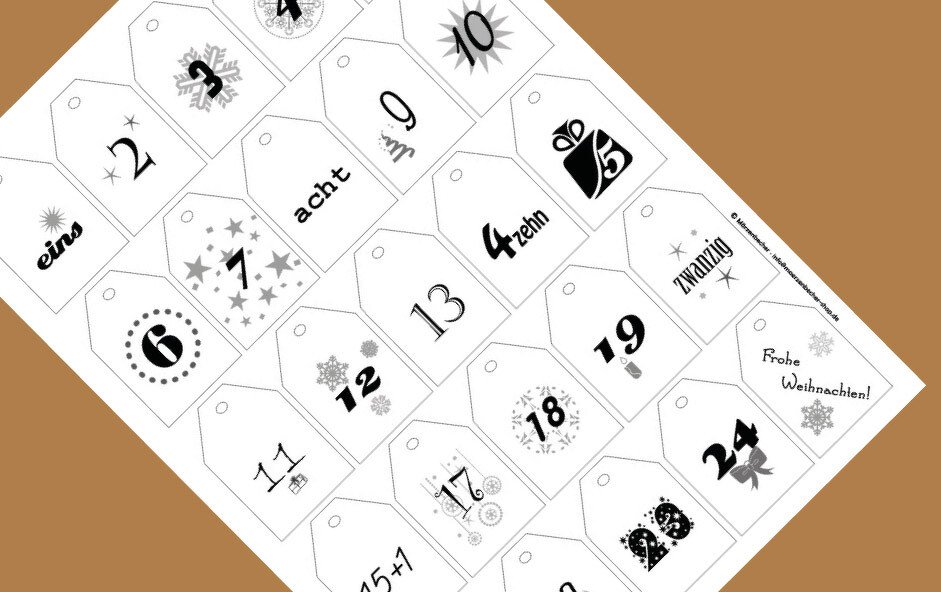 Ausdruckbare Adventskalender-Anhänger 1–24 mit schwarz-grauen Weihnachtsmotiven