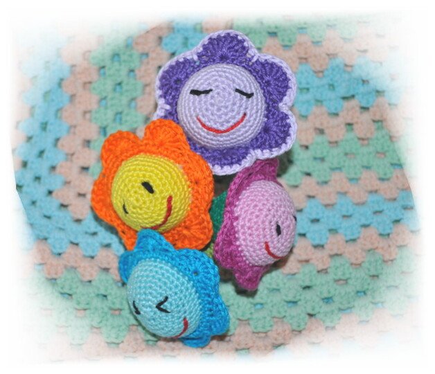 E-Book - Häkelanleitung - Blumenrassel - Stabrassel - Greifling - Häkelblume