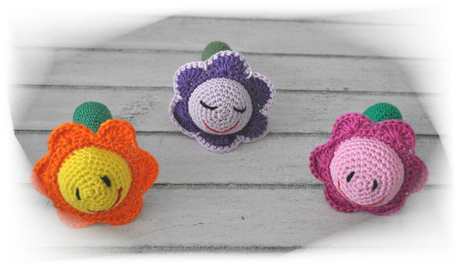E-Book - Häkelanleitung - Blumenrassel - Stabrassel - Greifling - Häkelblume