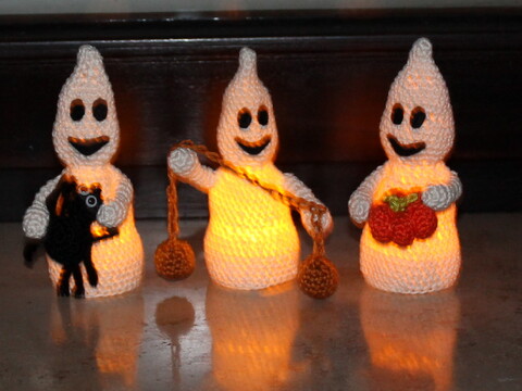 Glowing Ghosts – crochet pattern, Halloween ghosts for LED tea lights