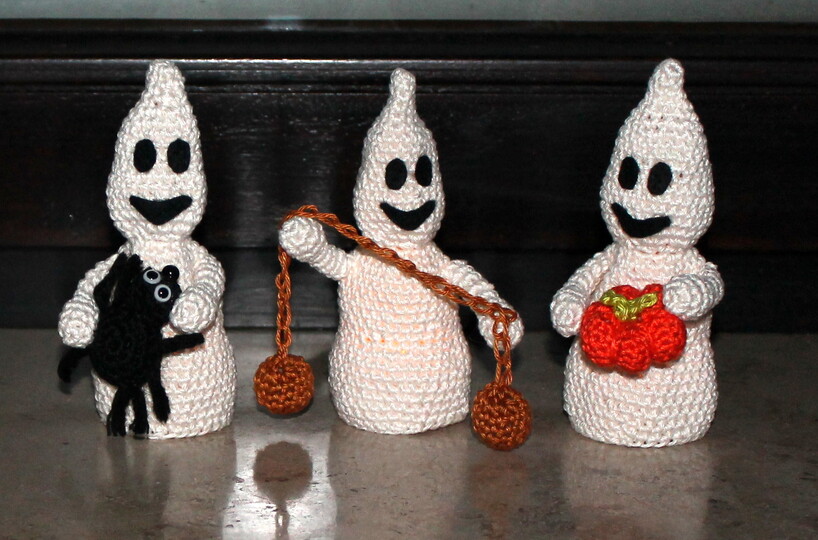 Glowing Ghosts – crochet pattern, Halloween ghosts for LED tea lights