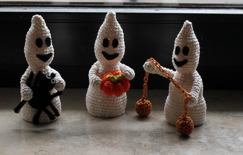 Glowing Ghosts – crochet pattern, Halloween ghosts for LED tea lights