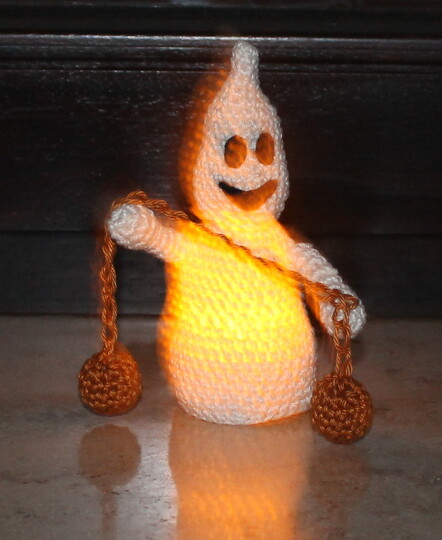 Glowing Ghosts – crochet pattern, Halloween ghosts for LED tea lights