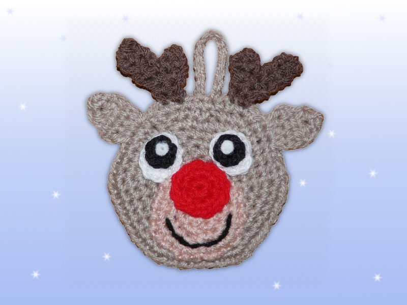 Gehäkeltes Rentiergesicht aus Wolle mit roter Nase und braunem Geweih
