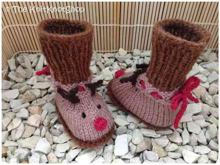 Strickanleitung Babyschuhe Rudolph das rotnasige Rentier