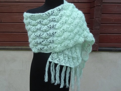 Strickanleitung für eine Stola im Wellenmuster