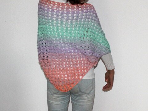 Fächertuch in Regenbogenfarben Häkelanleitung