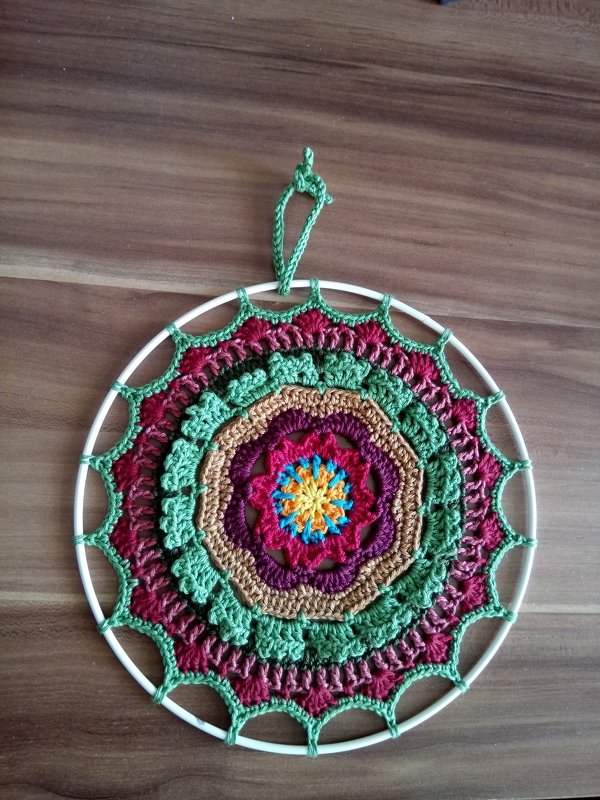 Mandala in Herbstfarben, gehäkelt
