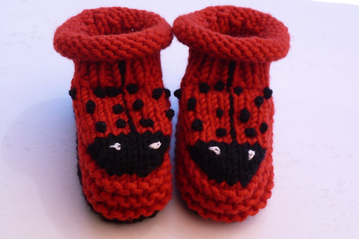 Babyschuhe Marienkäfer, gestrickt