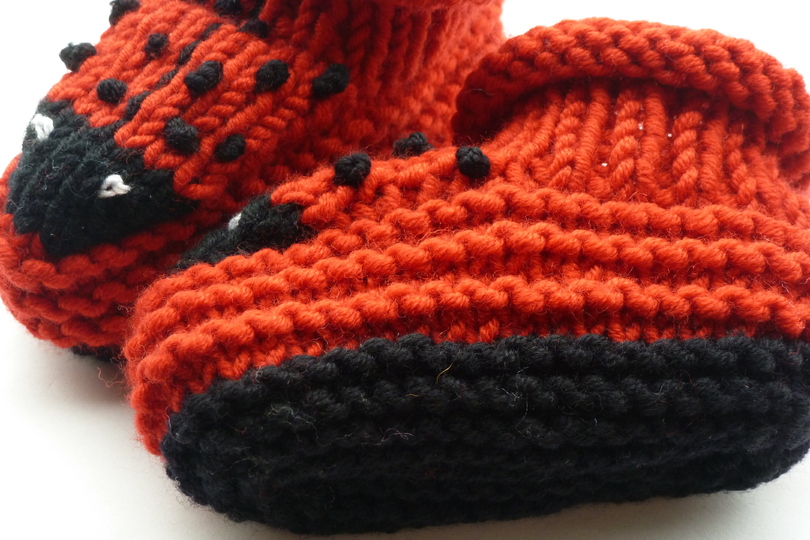 Babyschuhe Marienkäfer, gestrickt