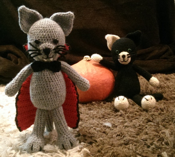Crochet Pattern - Vampire Cat, perfect for Halloween!  