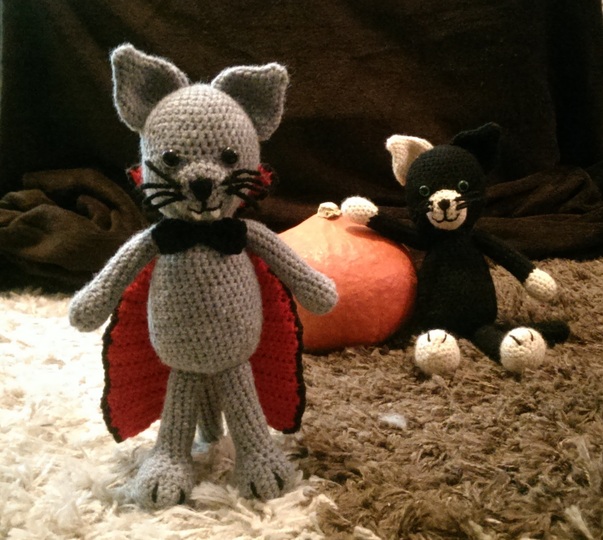 Crochet Pattern - Vampire Cat, perfect for Halloween!  
