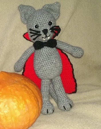 Crochet Pattern - Vampire Cat, perfect for Halloween!  