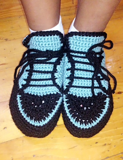With video Easy and beginner Unisex Crochet pattern home shoes, sport shoes, carpet slippers size UK: 2- 11, Us 3-12 for women, teens, Boys and Men