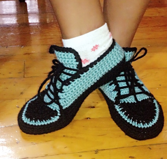 With video Easy and beginner Unisex Crochet pattern home shoes, sport shoes, carpet slippers size UK: 2- 11, Us 3-12 for women, teens, Boys and Men