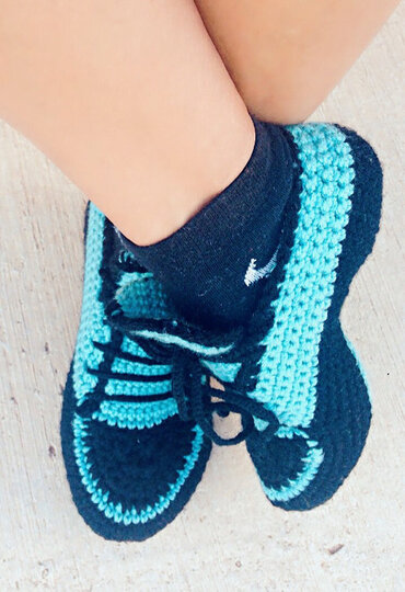 With video Easy and beginner Unisex Crochet pattern home shoes, sport shoes, carpet slippers size UK: 2- 11, Us 3-12 for women, teens, Boys and Men