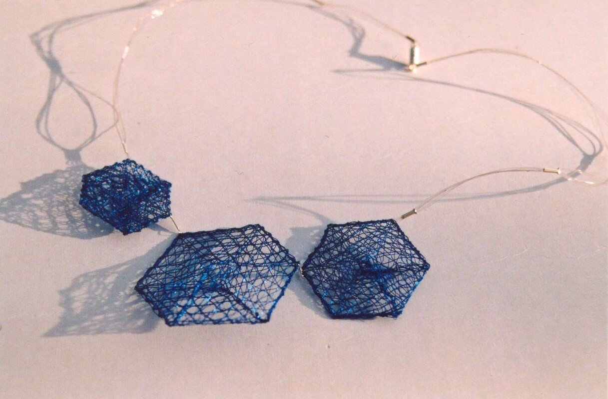 geklöppelte Würfelkette