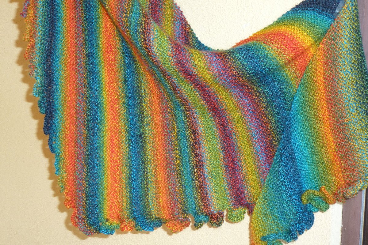 Dreiecktuch mit Rüschen