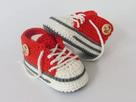 Häkelanleitung für trendige Babyschuhe