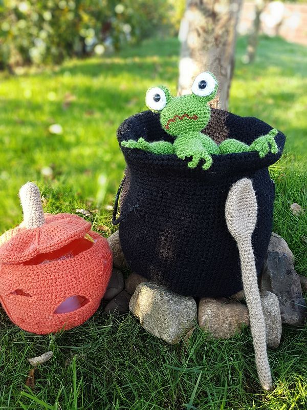 Häkelanleitung Halloweenhexe (80 cm) mit Hexenküche - Bild 8