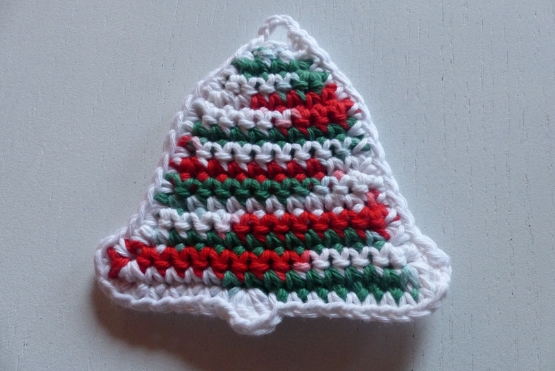 Weihnachtsbaumanhänger häkeln - Weihnachtsgirlande 